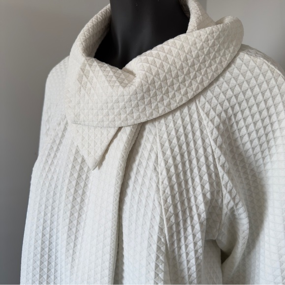 Joseph Ribkoff White Textured Coat Dress โ Size 8 (CAN/USA) - Picture 3 of 13